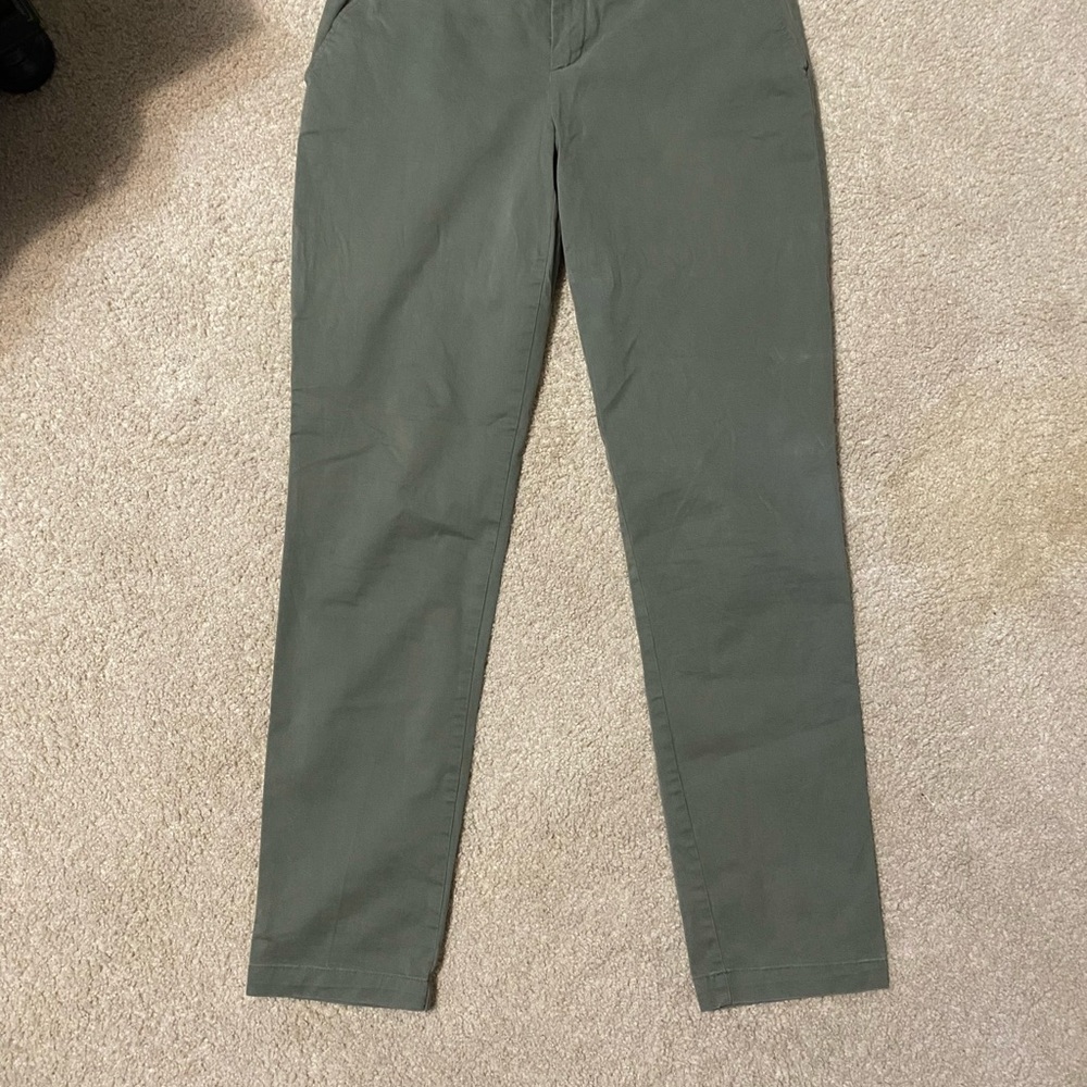 Women’s  Green Gap khaki Pants
